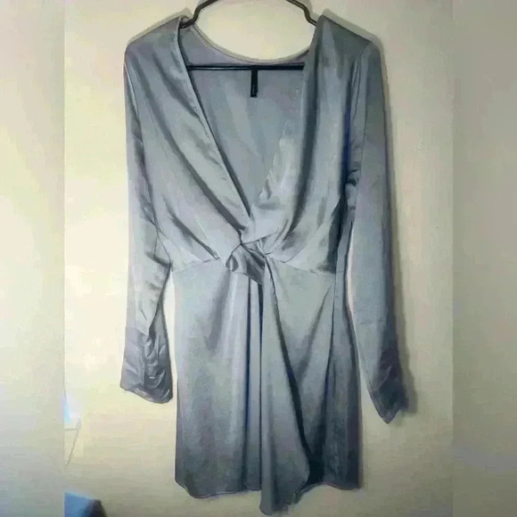 Cute Sky blue wrap dress size medium - Picture 1 of 2